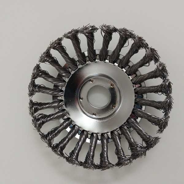 Trimer glava čelična četka za skidanje korova sa betona.