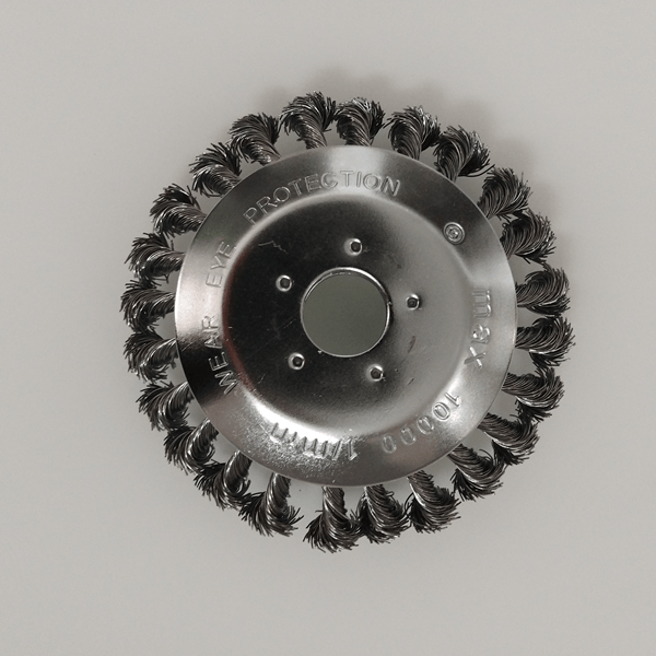 Trimer glava čelična četka za skidanje korova sa betona.